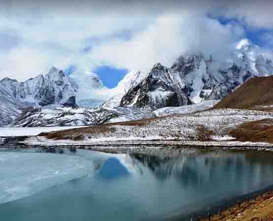 Snow-covered Lachung village in North Sikkim during winter